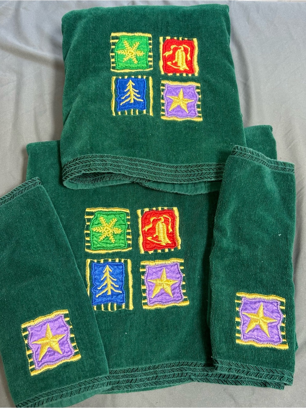 Vintage Christmas Holiday Embroidered Towel Set Stars Snowflakes Green 4 PC